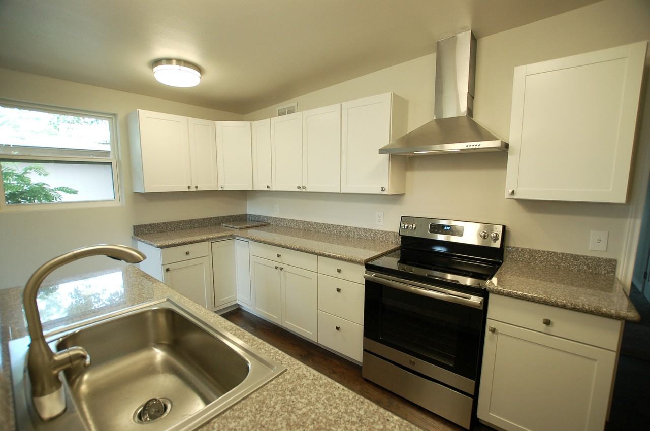 2518 45th St - Photo 5 of 15