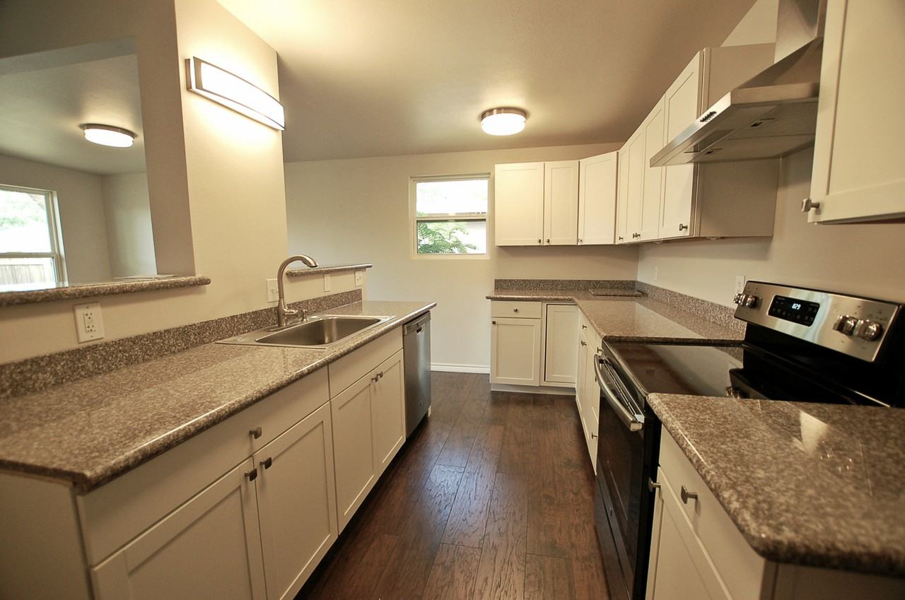 2518 45th St - Photo 6 of 15