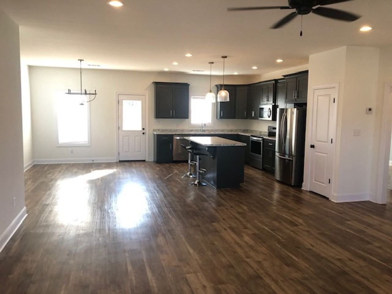 138 Pritchard Cir - Photo 3 of 11