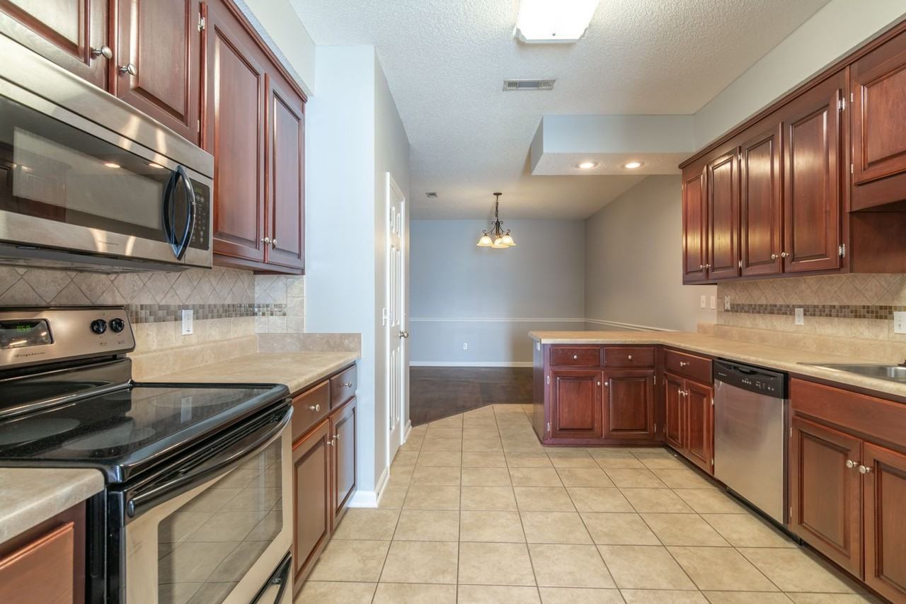 170 Concord Ave - Photo 5 of 13
