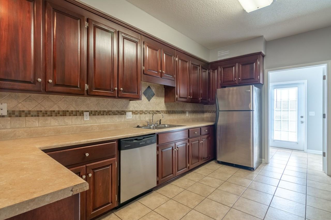170 Concord Ave - Photo 6 of 13