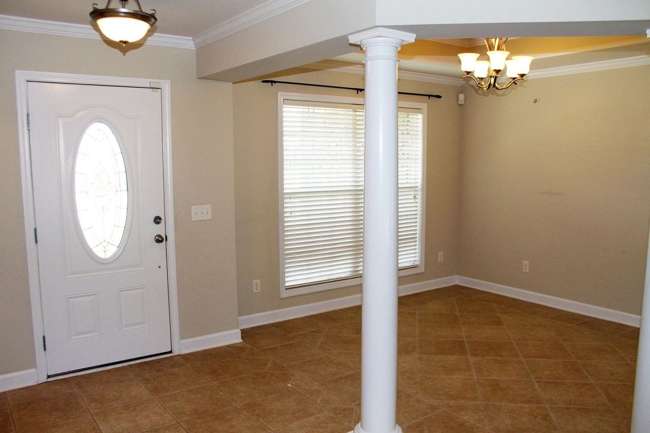 113 Stonehedge Dr - Photo 2 of 34