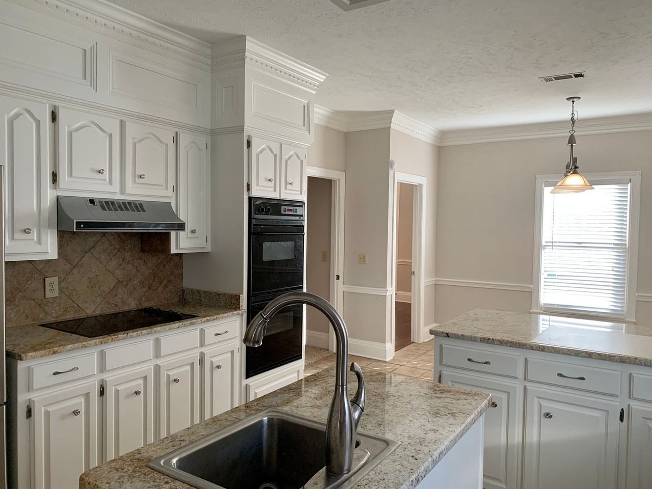 806 Oak Trl - Photo 3 of 21