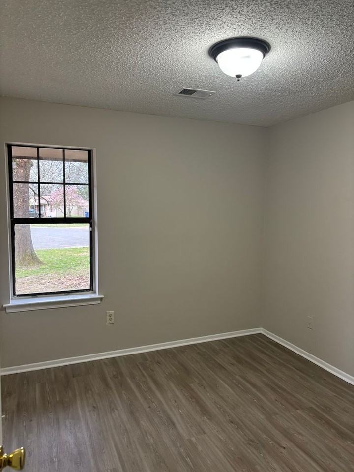 5840 Gray Cv - Photo 5 of 9