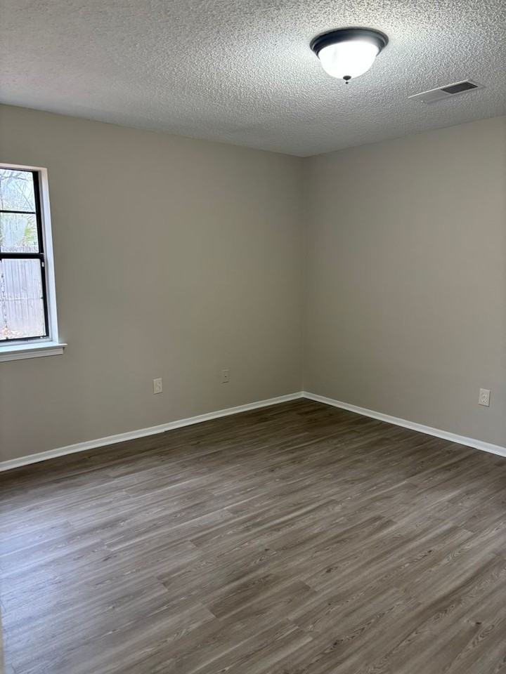 5840 Gray Cv - Photo 7 of 9