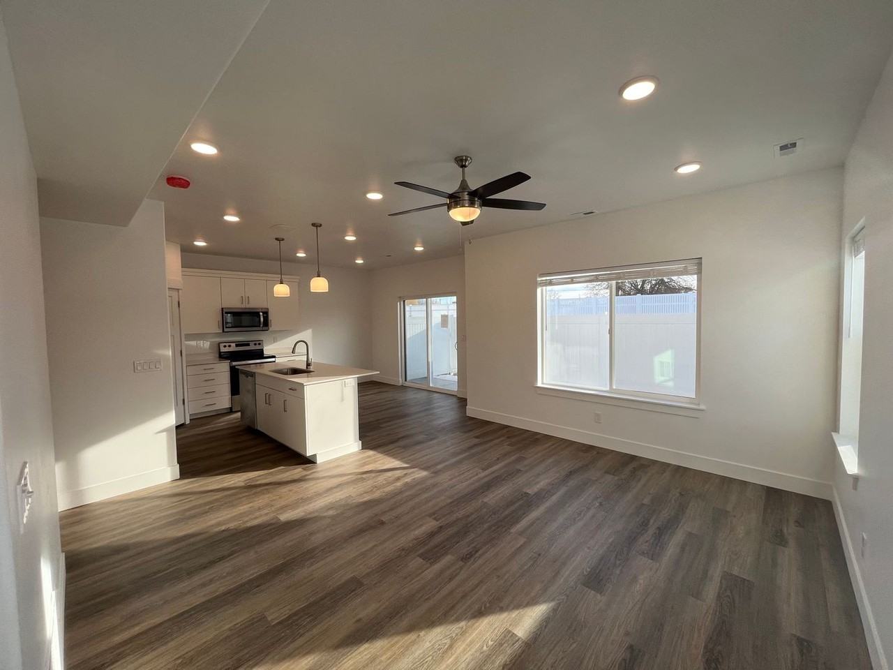 1040 Jaylee Dr - Photo 2 of 15