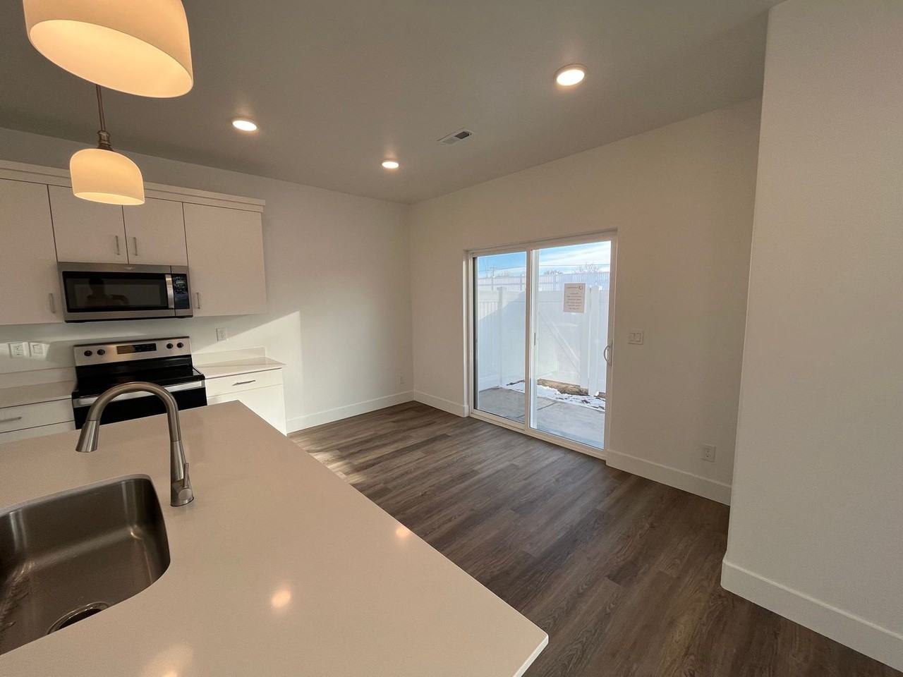 1040 Jaylee Dr - Photo 3 of 15