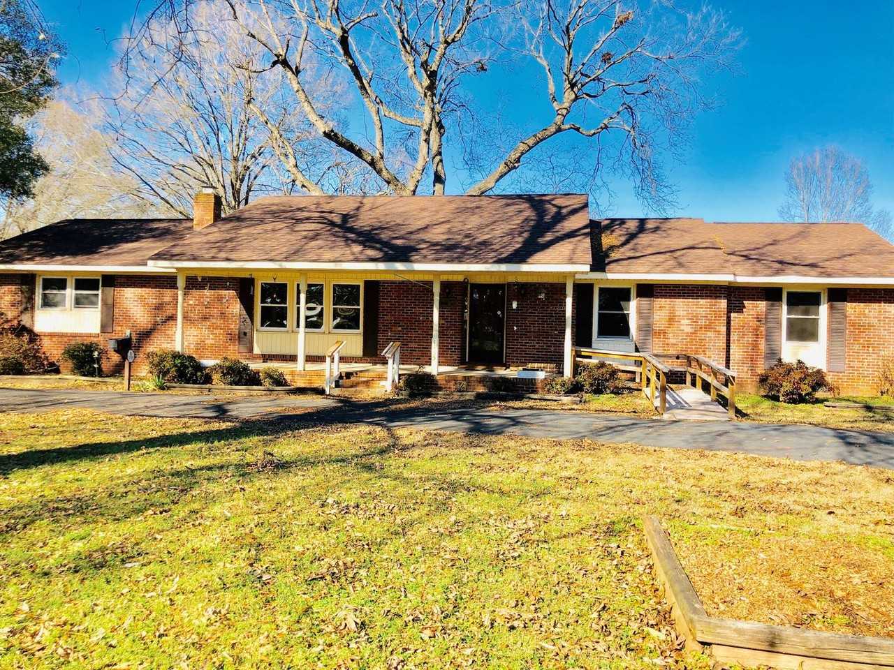 1455 Springsteen Rd - Photo 3 of 15