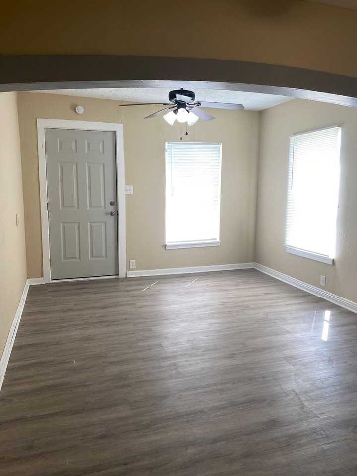 2350 Hegele St - Photo 2 of 9