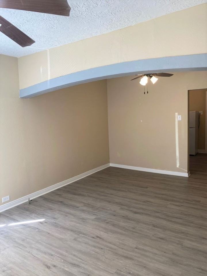 2350 Hegele St - Photo 3 of 9