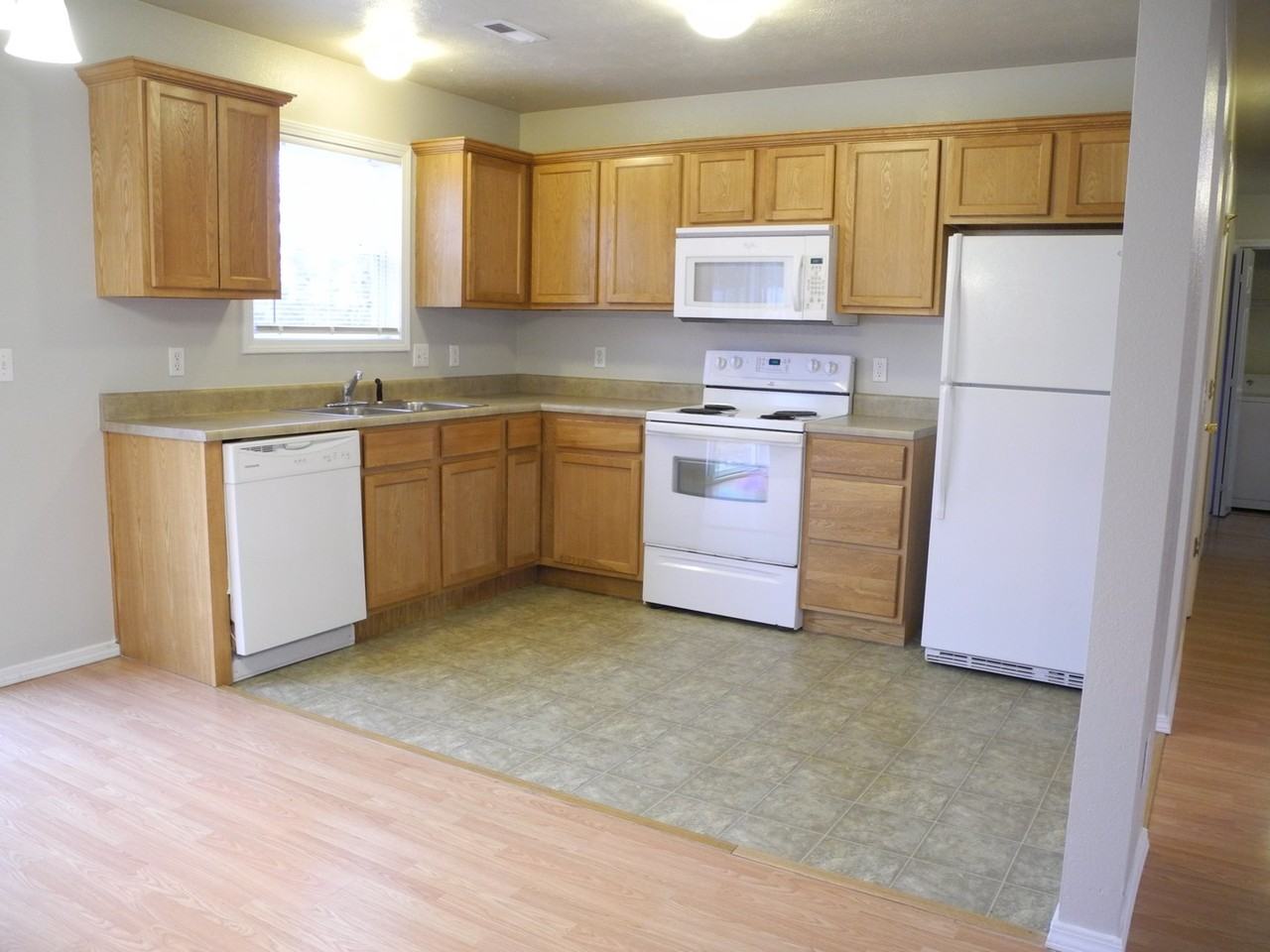 5044 Greenwood Dr - Photo 3 of 34