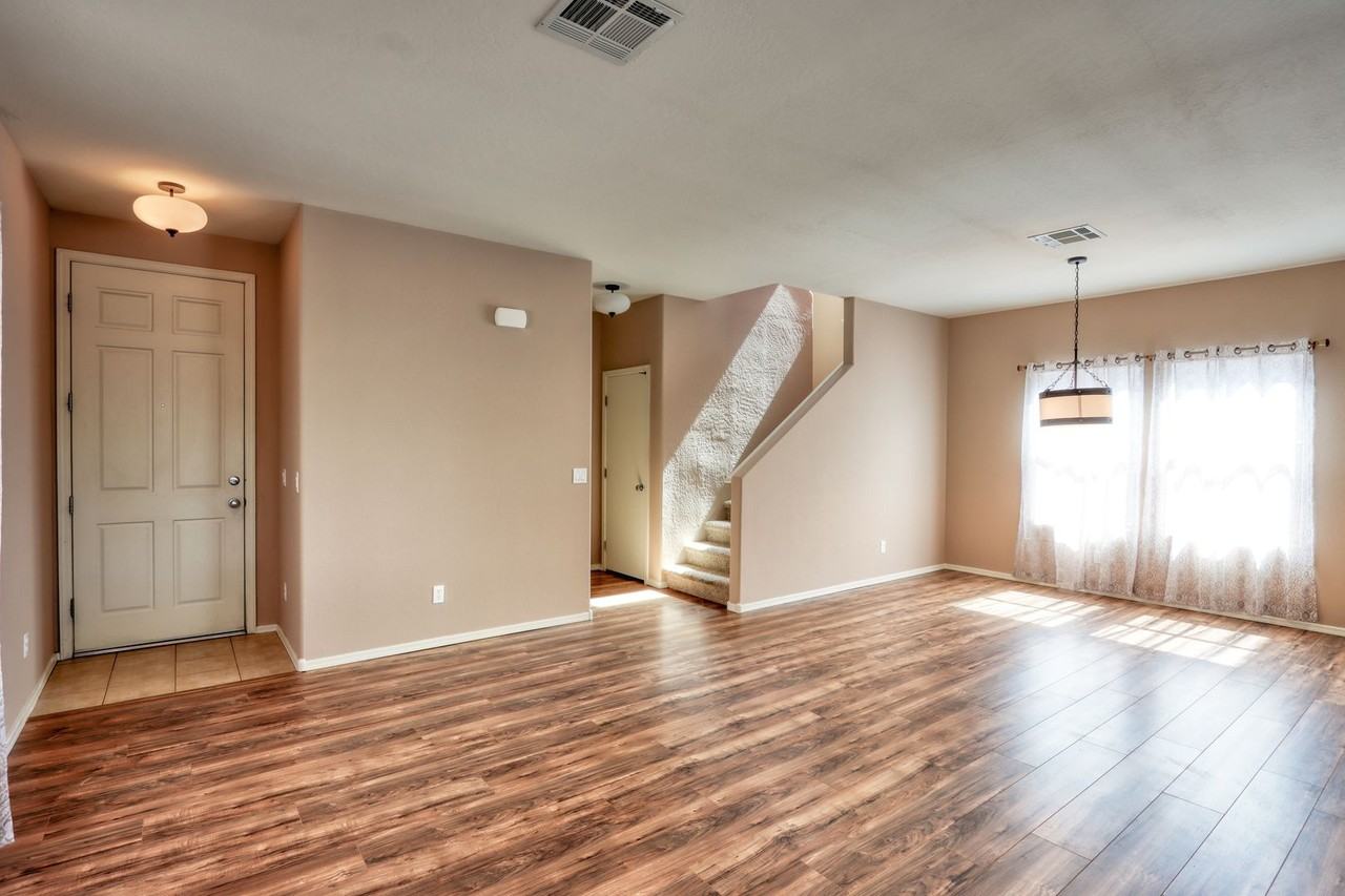 40404 W Molly Ln - Photo 4 of 15