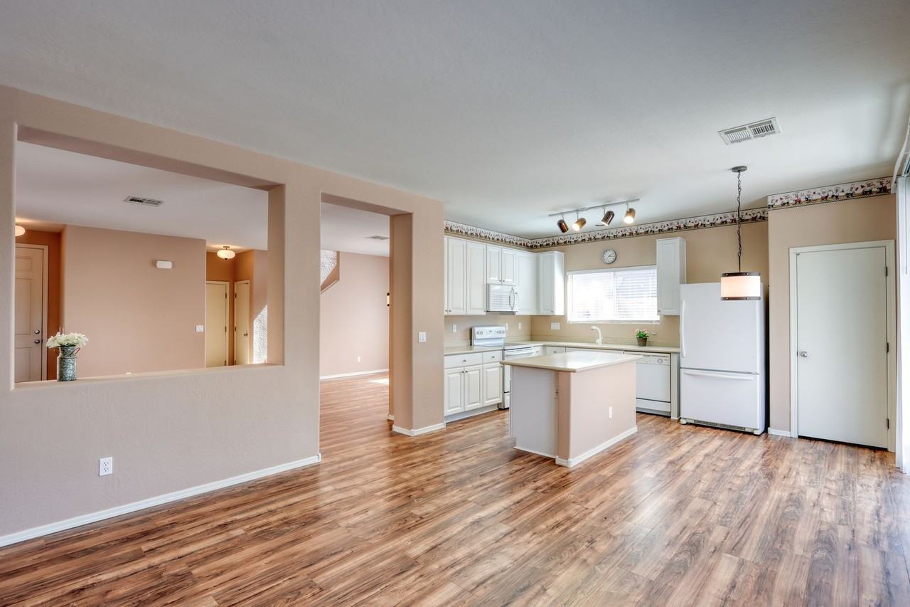 40404 W Molly Ln - Photo 5 of 15