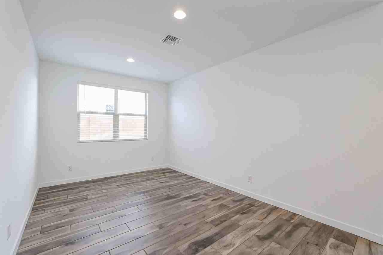 11231 W Levi Dr - Photo 4 of 40