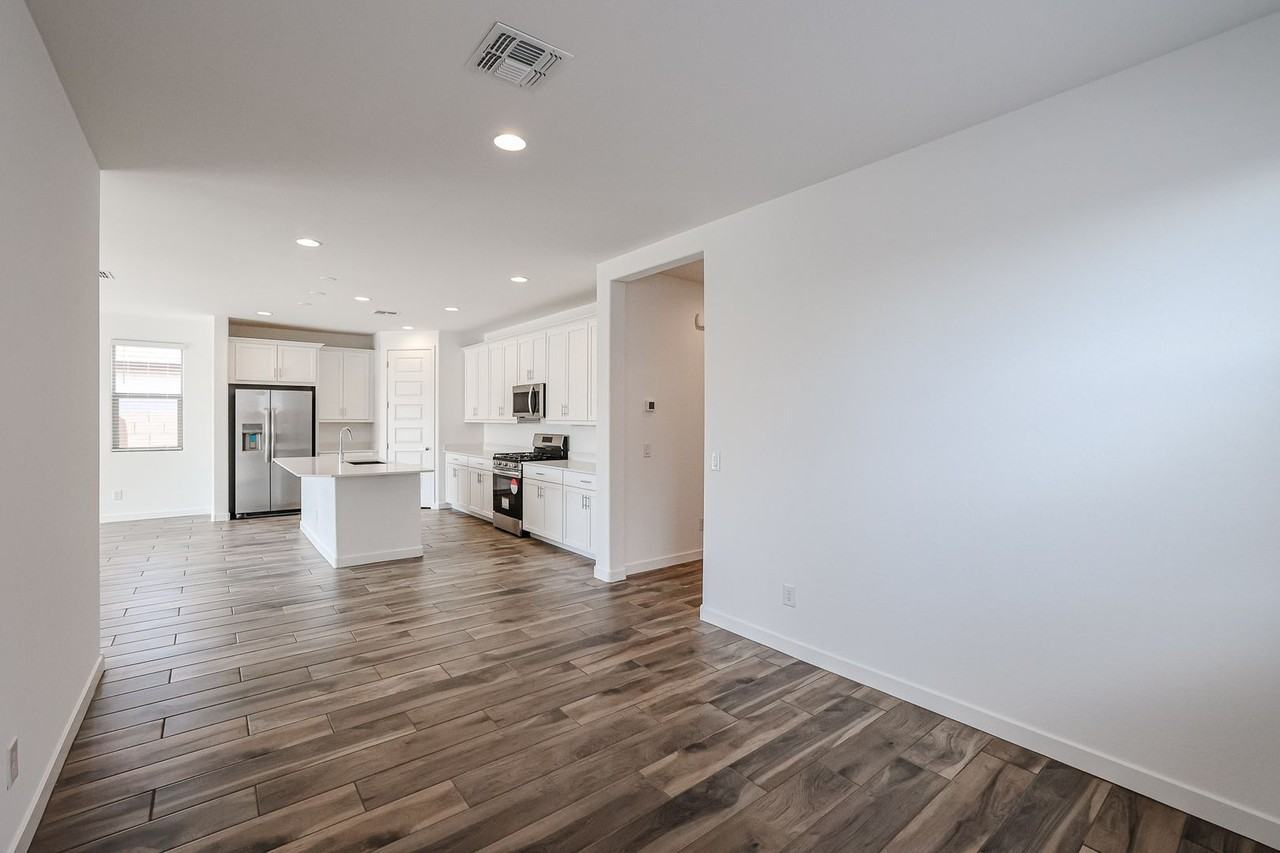 11231 W Levi Dr - Photo 6 of 40