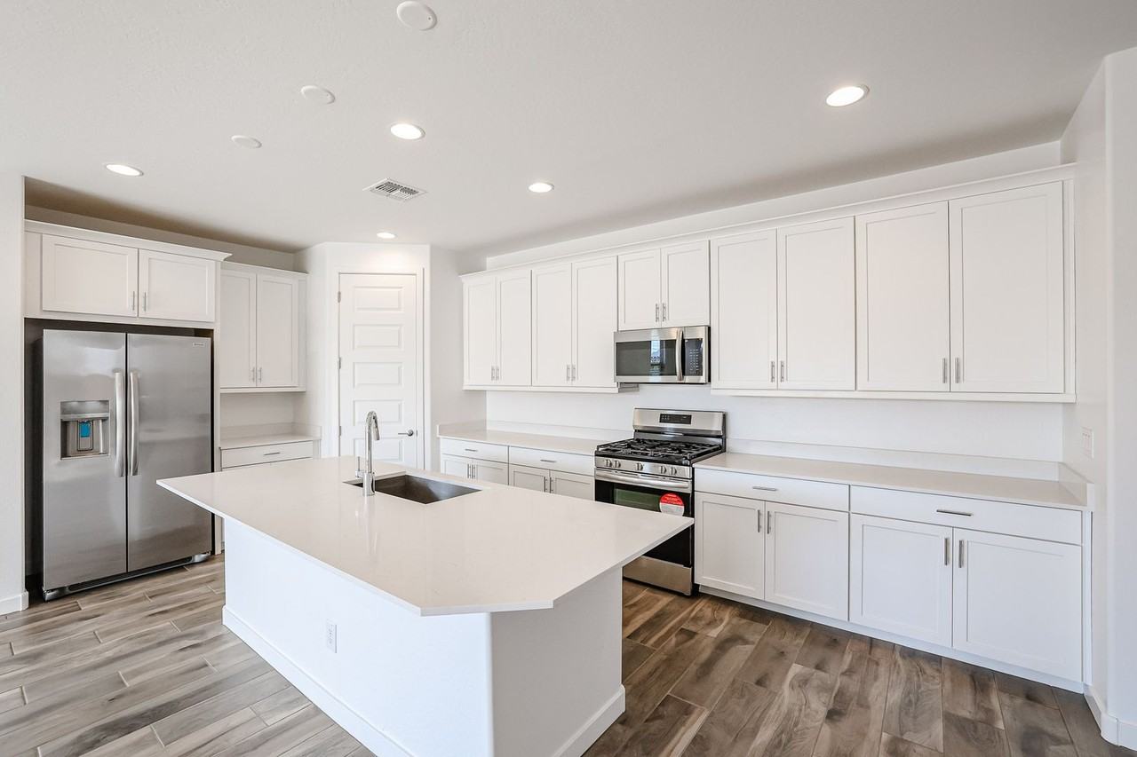 11231 W Levi Dr - Photo 7 of 40