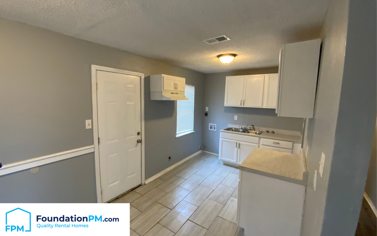 2536 Sunny Hill Dr #1 - Photo 4 of 12