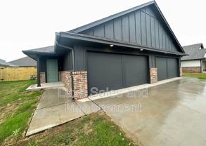 8012 Nw 105th Ter - Photo 1 of 1