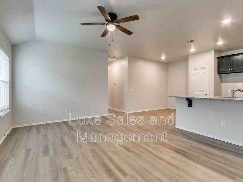 8012 Nw 105th Ter - Photo 3 of 30