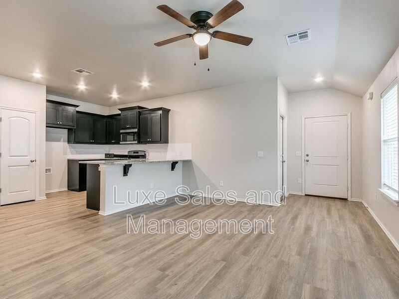 8012 Nw 105th Ter - Photo 5 of 30