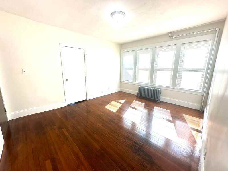 76 Hall St #1A - Photo 2 of 5