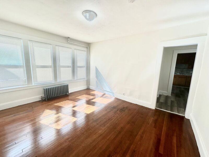 76 Hall St #1A - Photo 3 of 5