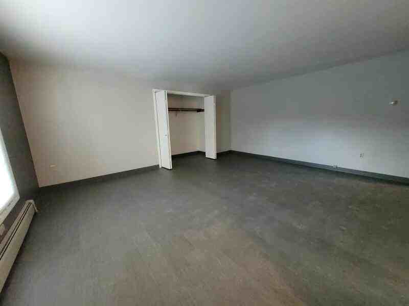 401 S Van Buren St - Photo 5 of 6