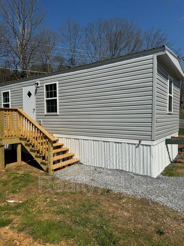 1004 S Jackson St #B1 - Photo 2 of 9