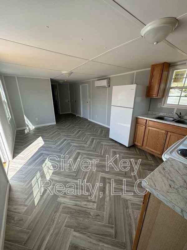 1004 S Jackson St #B1 - Photo 3 of 9