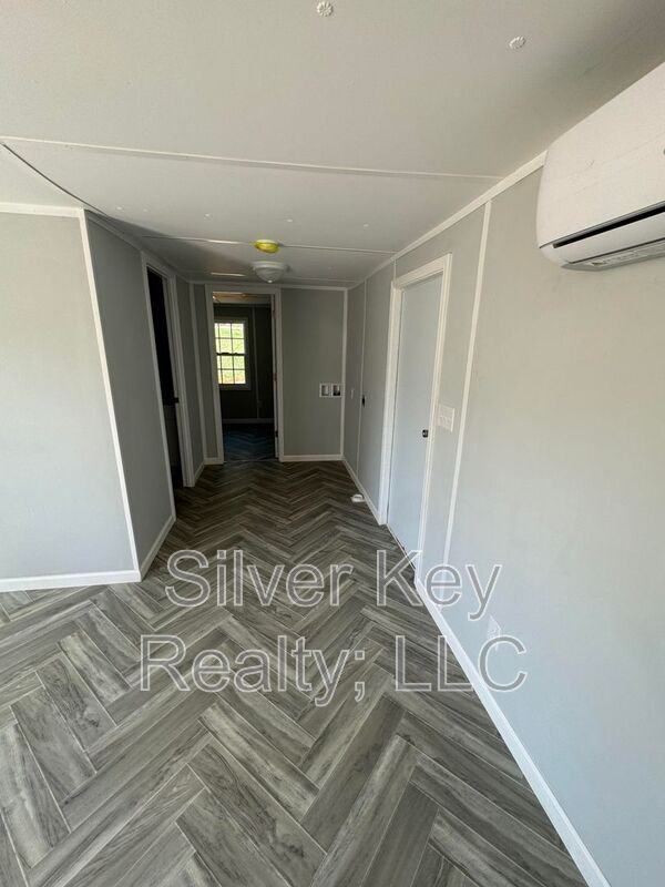 1004 S Jackson St #B1 - Photo 6 of 9