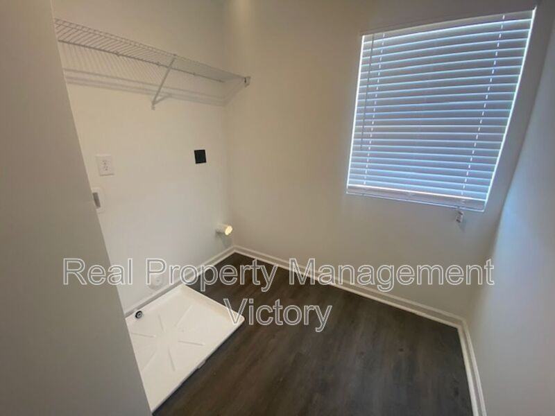 104 Marina Dr - Photo 3 of 13