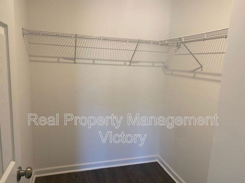 104 Marina Dr - Photo 4 of 13