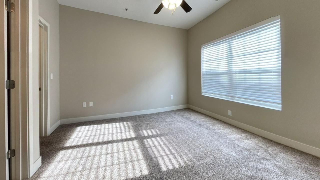 Brighton Crossing Apartments - Photo 7 of 28