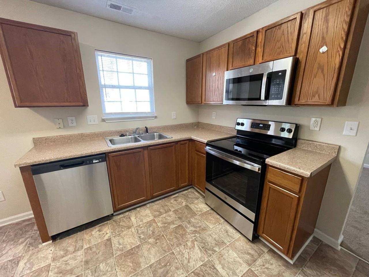 223 Julian Pond Ln - Photo 4 of 26