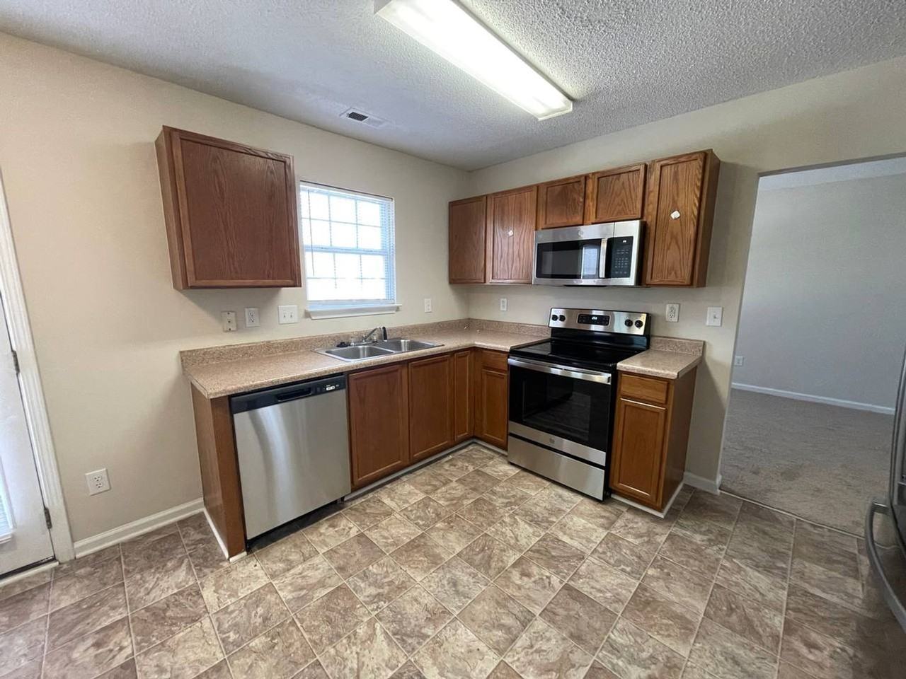223 Julian Pond Ln - Photo 5 of 26