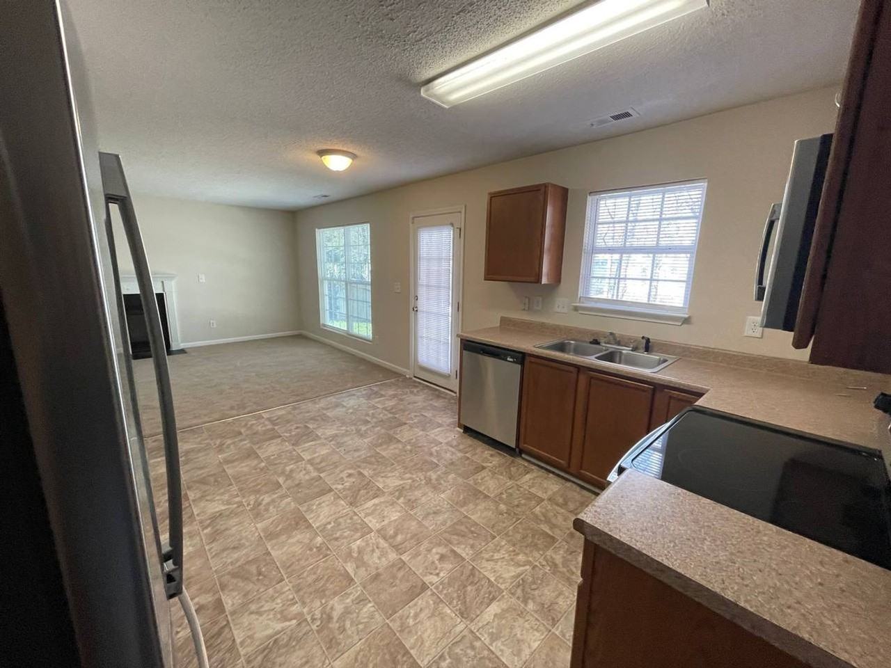 223 Julian Pond Ln - Photo 6 of 26