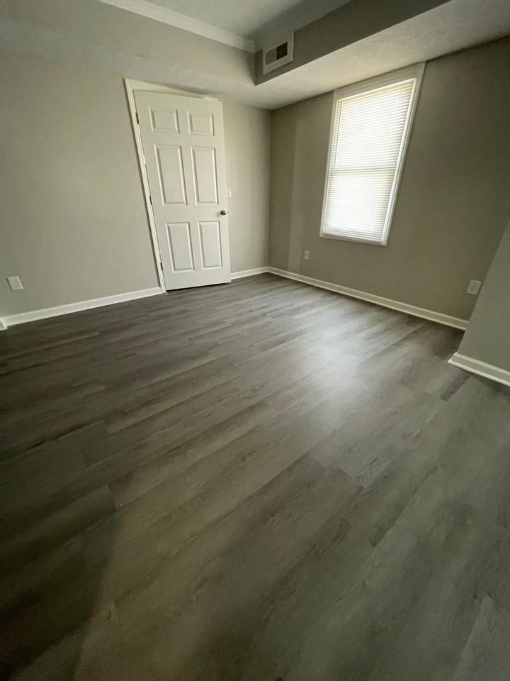 225 E Bryant St - Photo 5 of 27