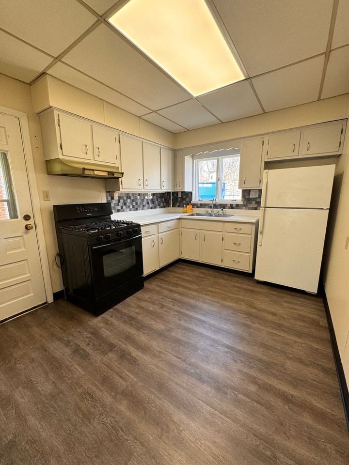 101 Stokes Ave - Photo 4 of 14