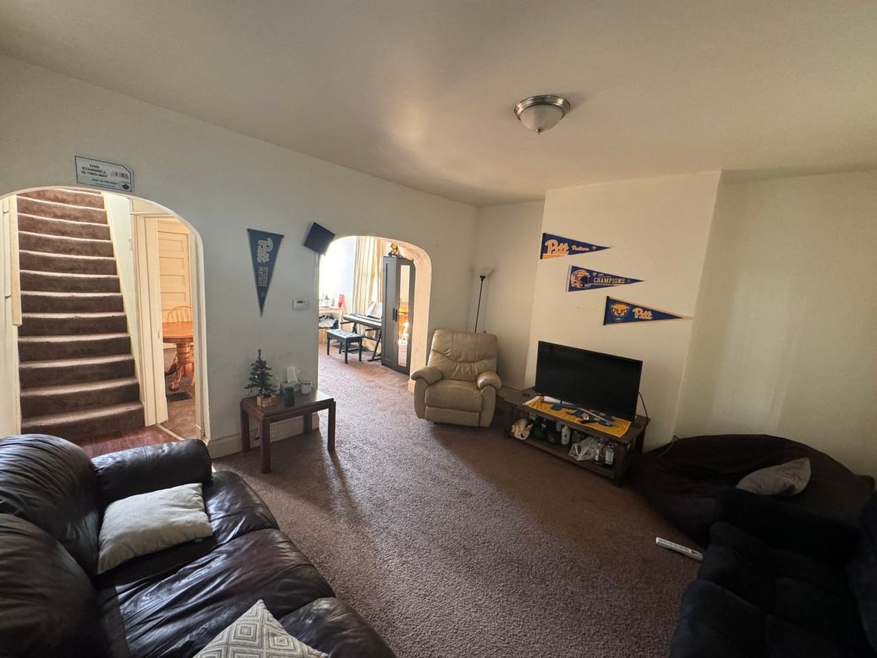 210 Dunseith St - Photo 3 of 10