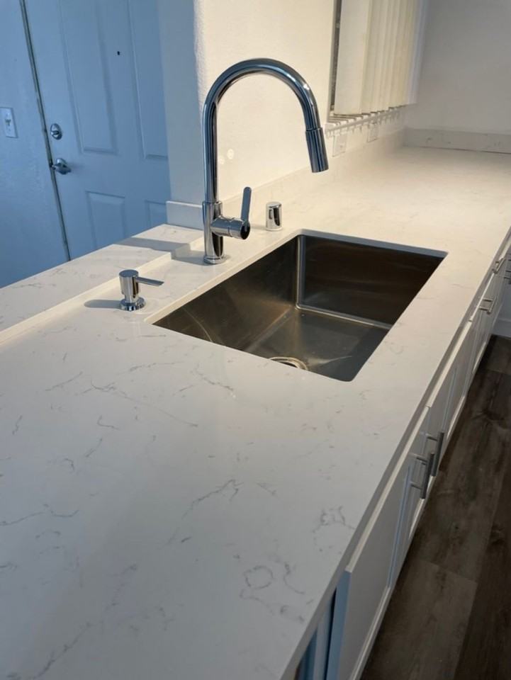 Sunset Palms Apartments - Photo 5 of 24