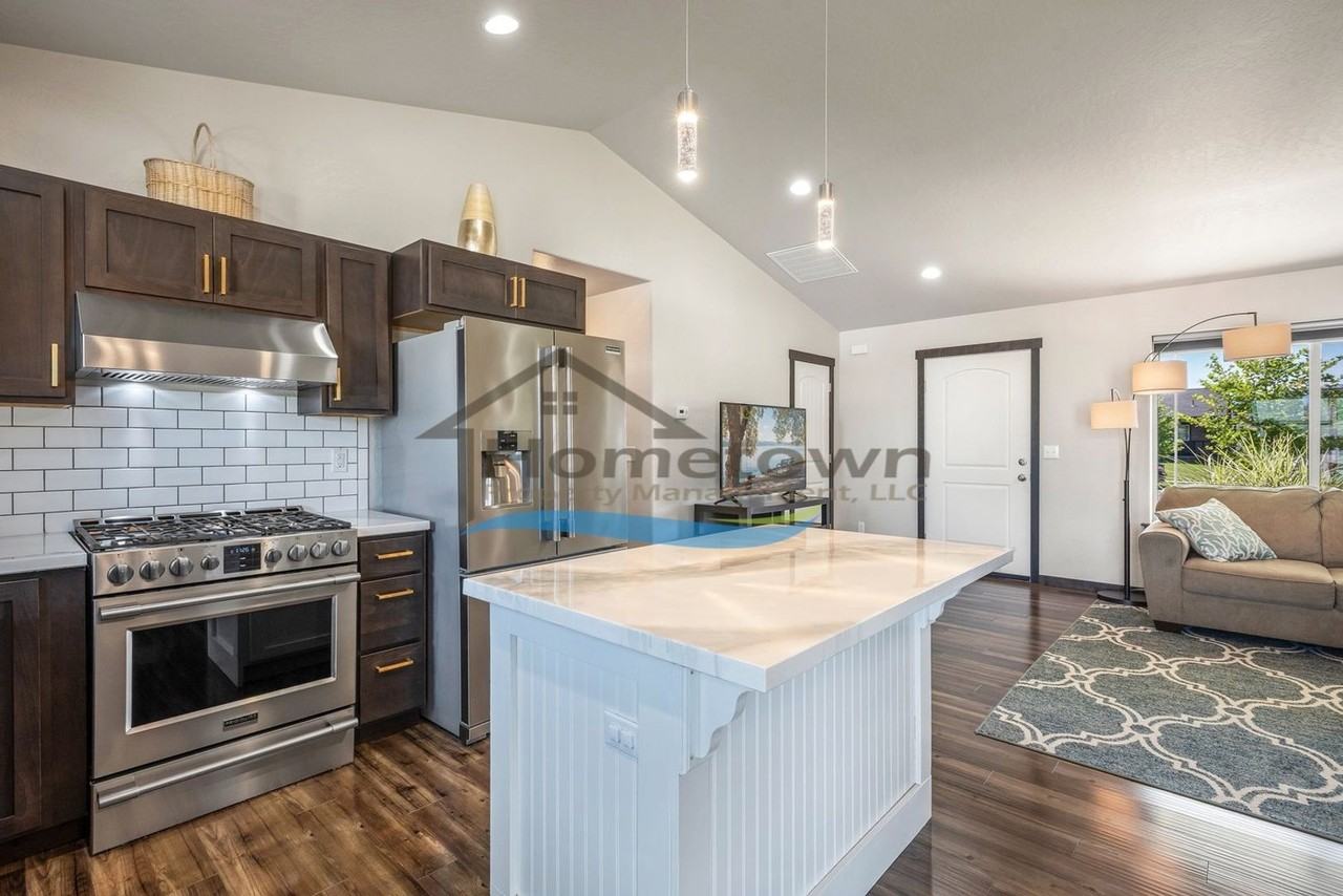 1505 E Yellowstone Ave - Photo 3 of 29