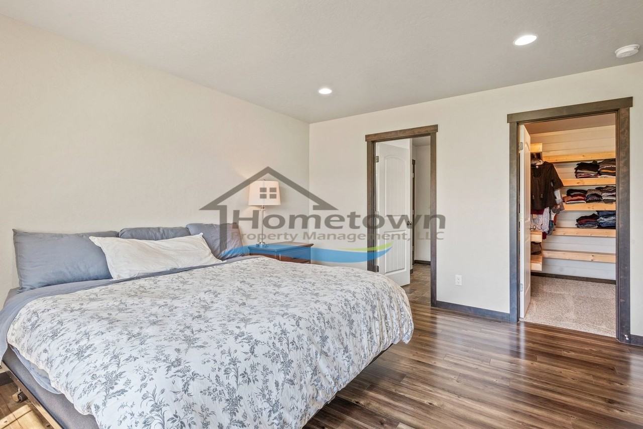 1505 E Yellowstone Ave - Photo 2 of 29