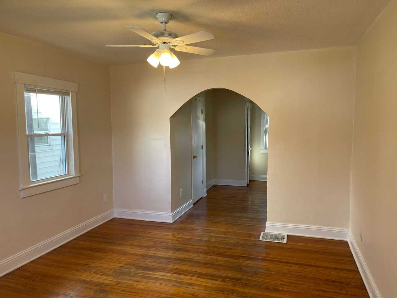 2216 Shrader Ave - Photo 2 of 11