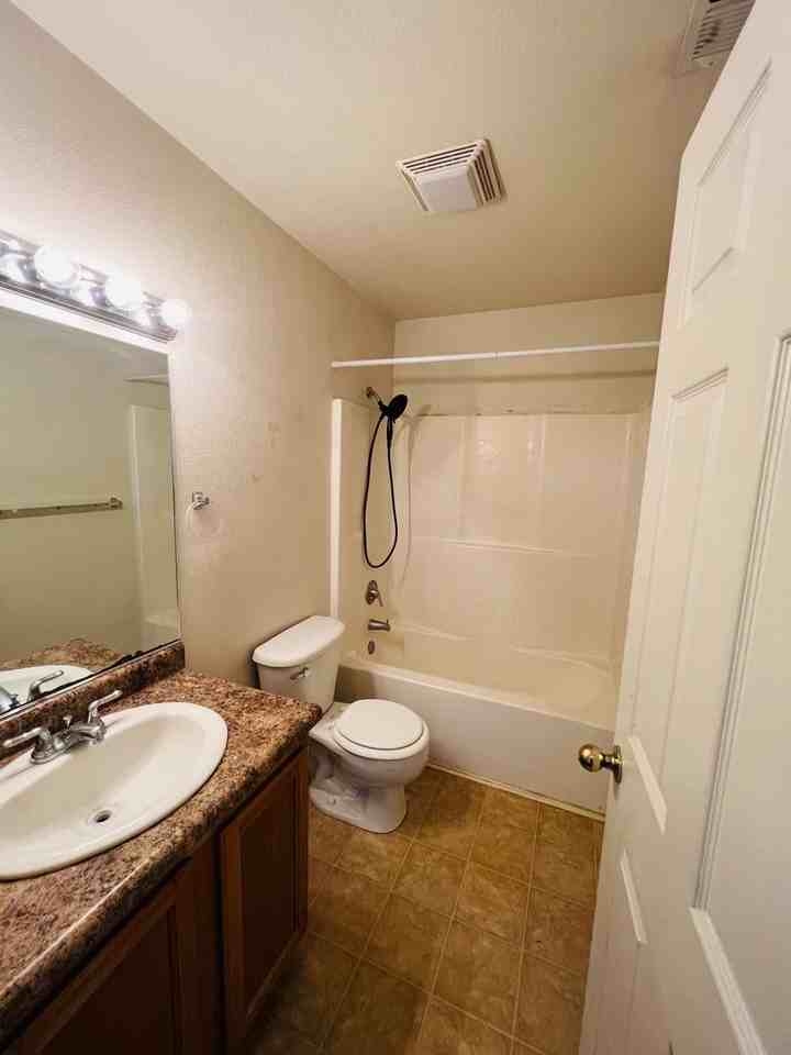 Newlands W 1210 - Photo 2 of 7