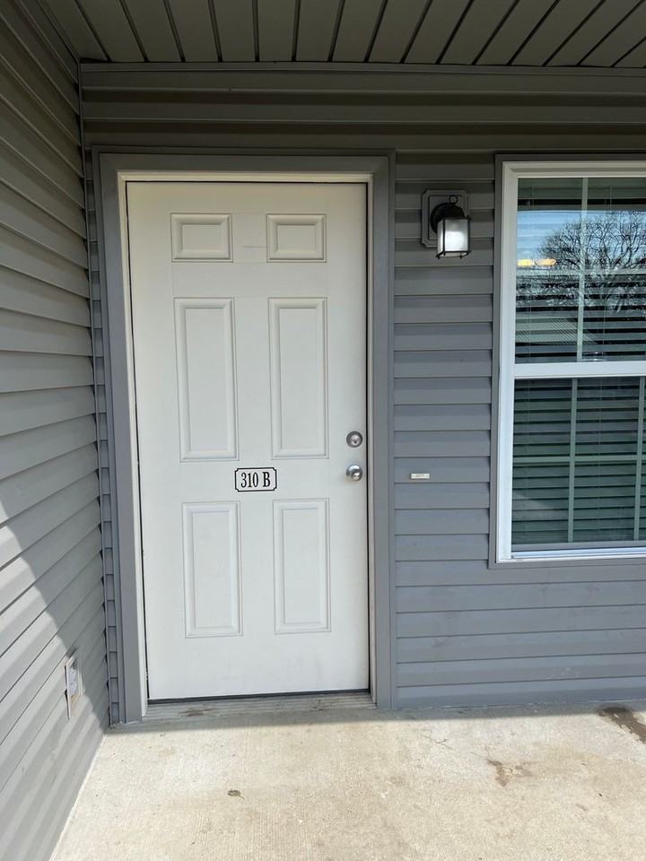 310 COLE STREET DUPLEX - Photo 2 of 11