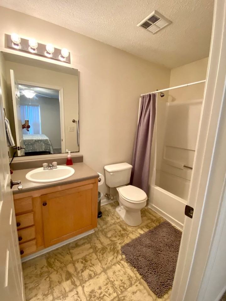 1012 Harts Cove Way - Photo 4 of 29