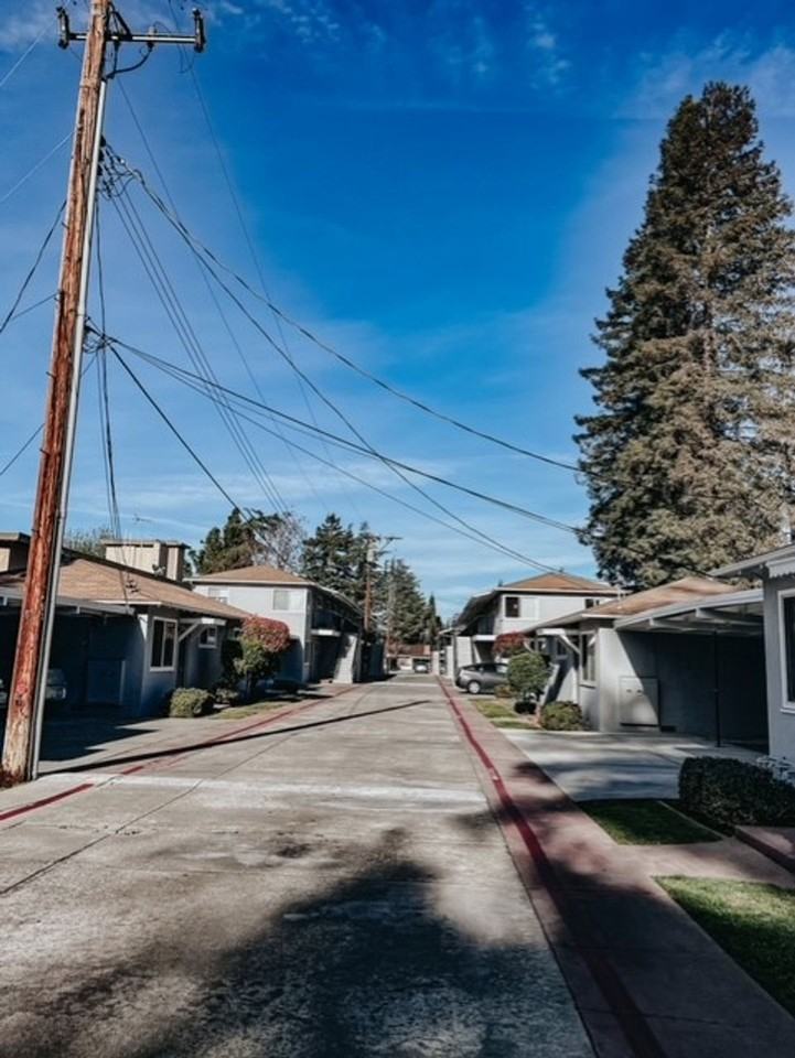 049 - The Villa Apartments - Photo 2 of 3