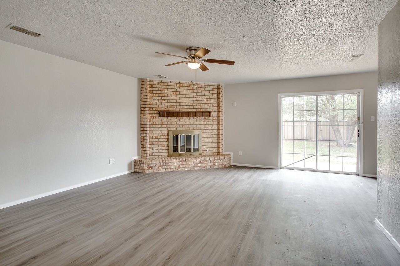 6313 28th St - Photo 2 of 10