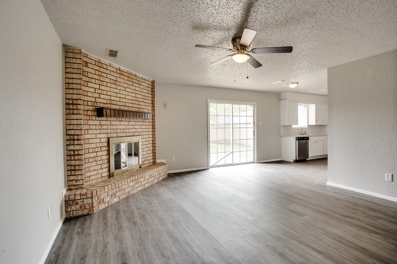 6313 28th St - Photo 3 of 10