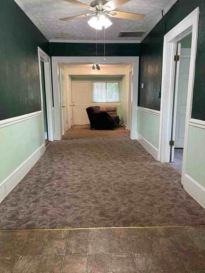 380 Bloomfield St - Photo 5 of 17